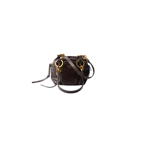 PRADA-1BB137 프라다 다크 브라운 댕글 가죽 탑 핸들 미니백