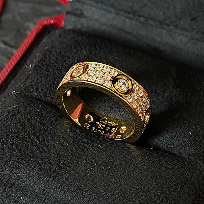 Cartier-N4210400 까르띠에 옐로우 골드 파베 세팅 6 다이아몬드 클래식 LOVE 링