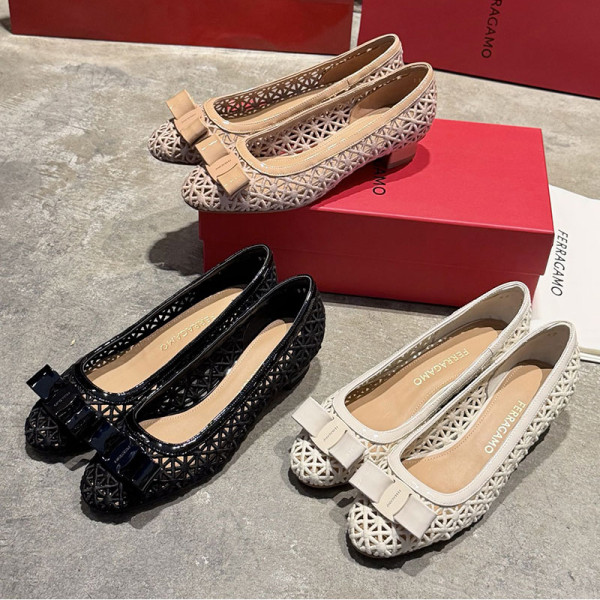 FERRAGAMO-06301 페라가모 2026SS 바라 할로우 자수 메시 미드힐 플랫